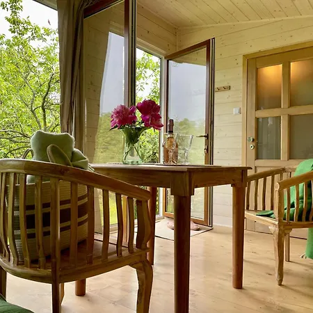 Sakura Tiny House In National Park,salty Pool Apartamento Stare Krecany